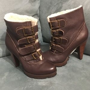 Esprit brown ankle boots with fuzzy interior! 🤎